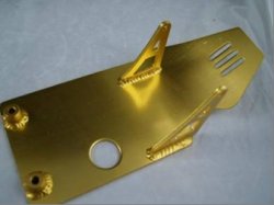 Hlinkov kryt motoru zlat