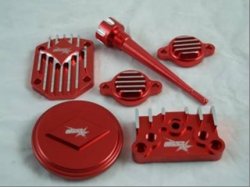 CNC alu Dress up kit na motor erven barva