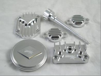 CNC alu Dress up kit na motor stbrn barva - Kliknutm na obrzek zavete
